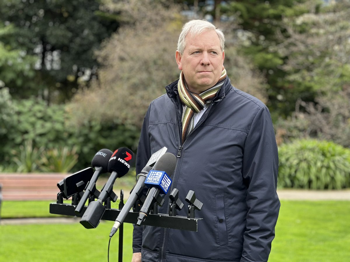SharnelleVella's tweet photo. Shadow Treasurer David Davis has written to the Department of Premier and Cabinet requesting they do not sign Suburban Rail Loop contracts prior to the election. They believe caretaker mode has begun on major decisions - despite the official date being Nov 1. @7NewsMelbourne https://t.co/88sirWSX2M