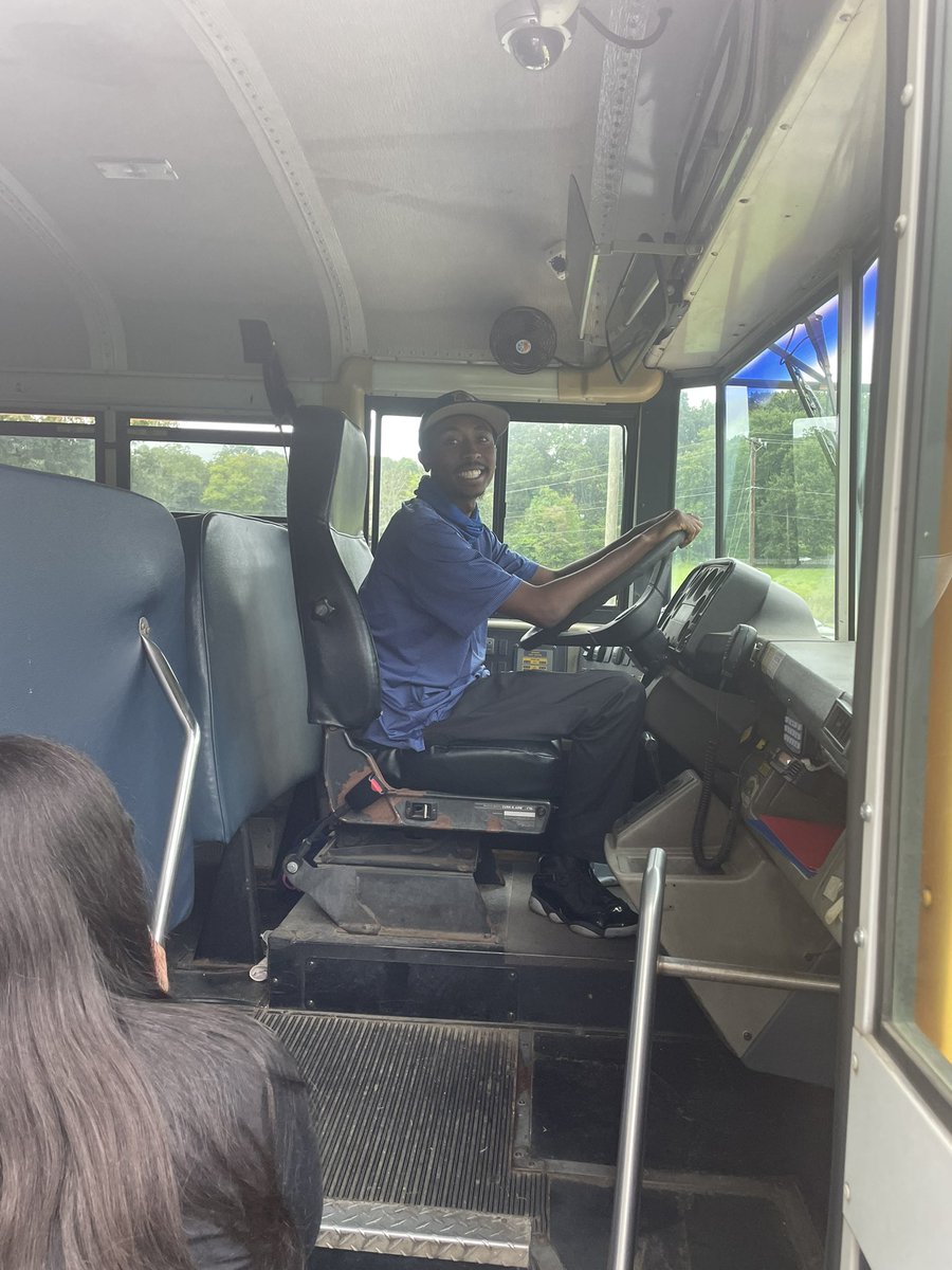 courtwrightmr's tweet photo. Extra efforts are contagious! Teachers stepping in to get Ss to and from school after teaching all day. Assistant Principal @MrsPacilio is a truly amazing pattern of excellence! #ceilingbreakers! https://t.co/YxbNq72btY