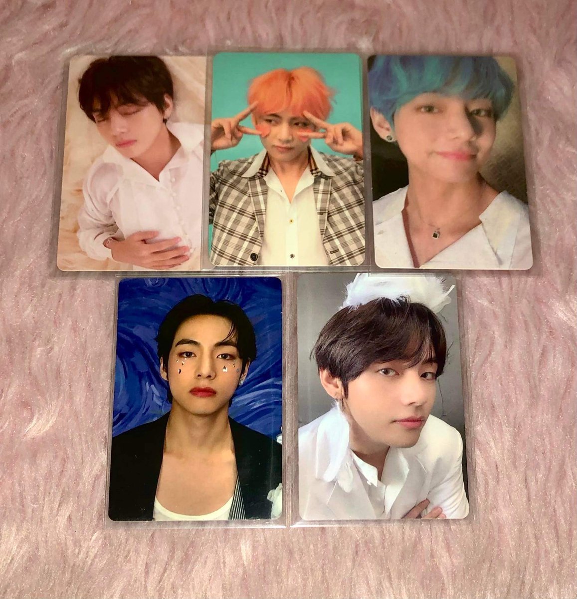 tinmatias14's tweet photo. Selling for a friend #taehyungpocas #taehyungpcs #BTSV  #mots7v1 #tearu #clue #motspv3 #answerf #manila https://t.co/BsNXT0G3iZ