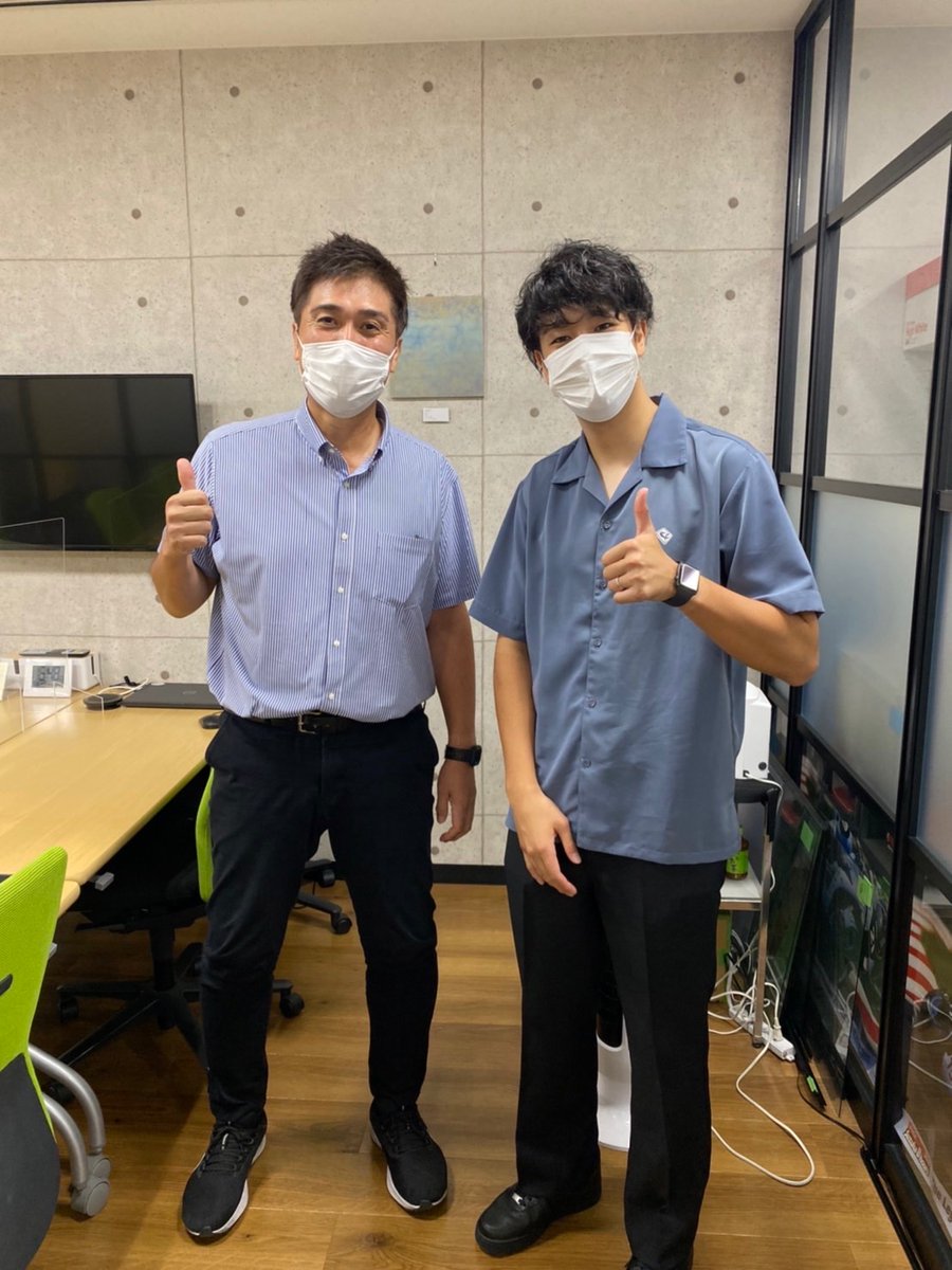 ofatitanium's tweet photo. 浦本修充ライダー♯94が来社✨✨
毎回ですが、目の保養にさせていただいております😆😆今週またスペインへ行かれるそうです。残り2戦も楽しみにしています！
#ESBK #naomichiuramoto94 #チタンのオーフ #TitaniumPowerRacing #オーファ楽天市場店 #チタン加工 #ほっしぃーも https://t.co/ctuq9XjhmA