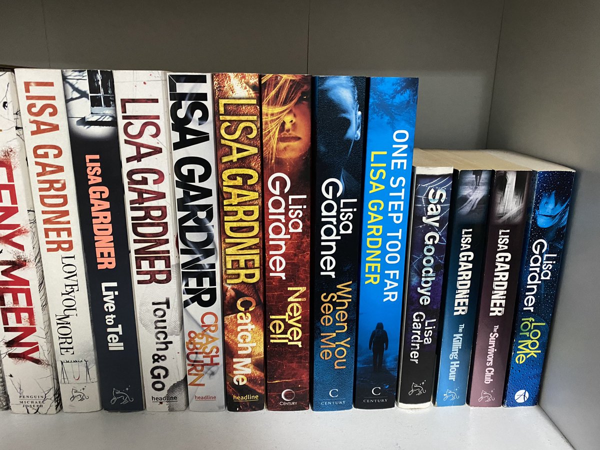 thaeta_'s tweet photo. Trying to fill a whole shelf with @LisaGardnerBks 🤓 my first and favourite is definitely Live To Tell #BookTwitter https://t.co/Mm6oyaZh1a