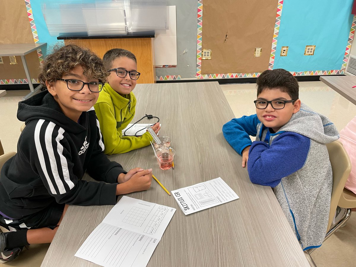 CeliaHays's tweet photo. Our 5th graders reviewed Claim, Evidence, Reasoning (CER) with a fun science investigation.   🐾 https://t.co/sfmbEQ6SfZ