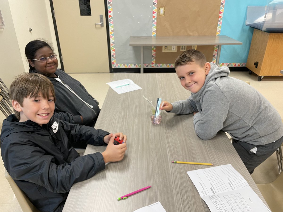CeliaHays's tweet photo. Our 5th graders reviewed Claim, Evidence, Reasoning (CER) with a fun science investigation.   🐾 https://t.co/sfmbEQ6SfZ