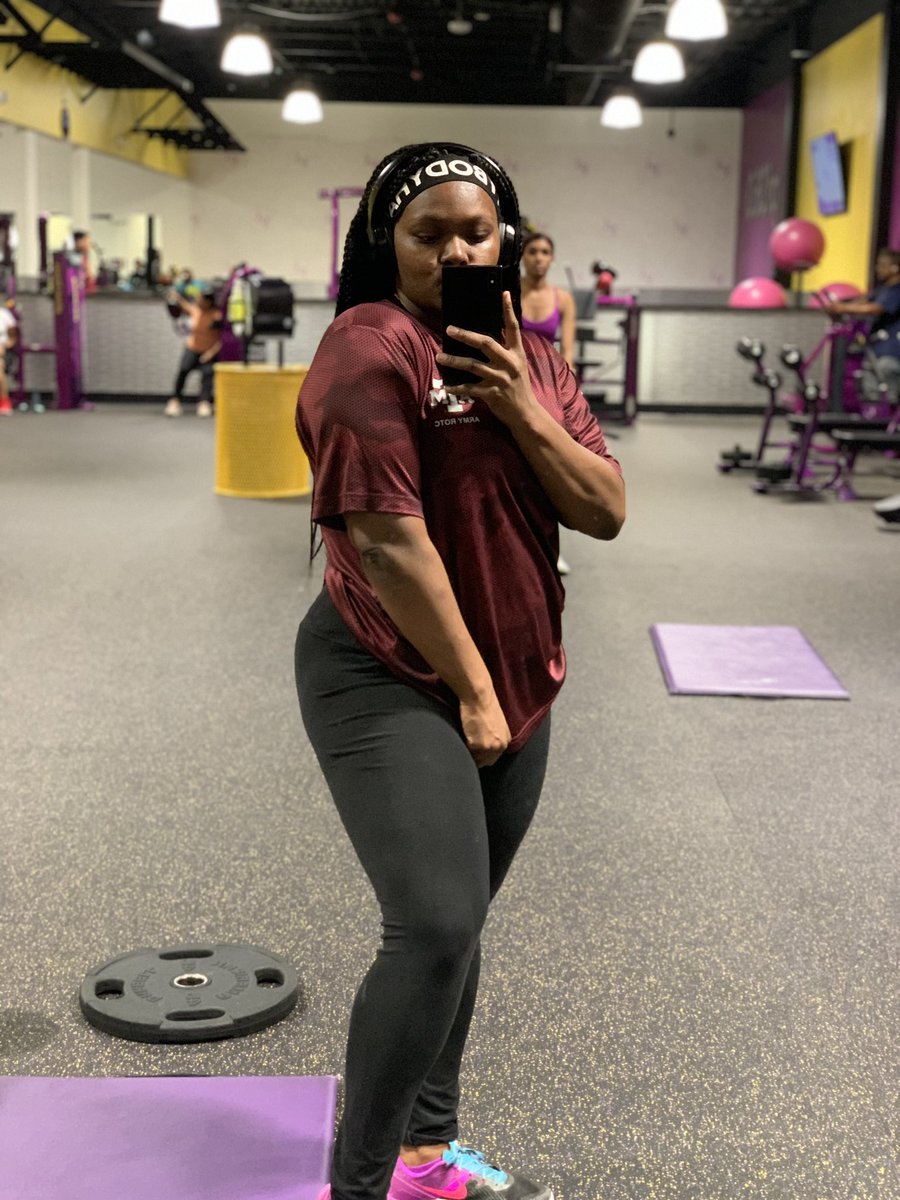 dekejaiman's tweet photo. From 238lbs to 189lbs 🤭 https://t.co/CAJourt3qk