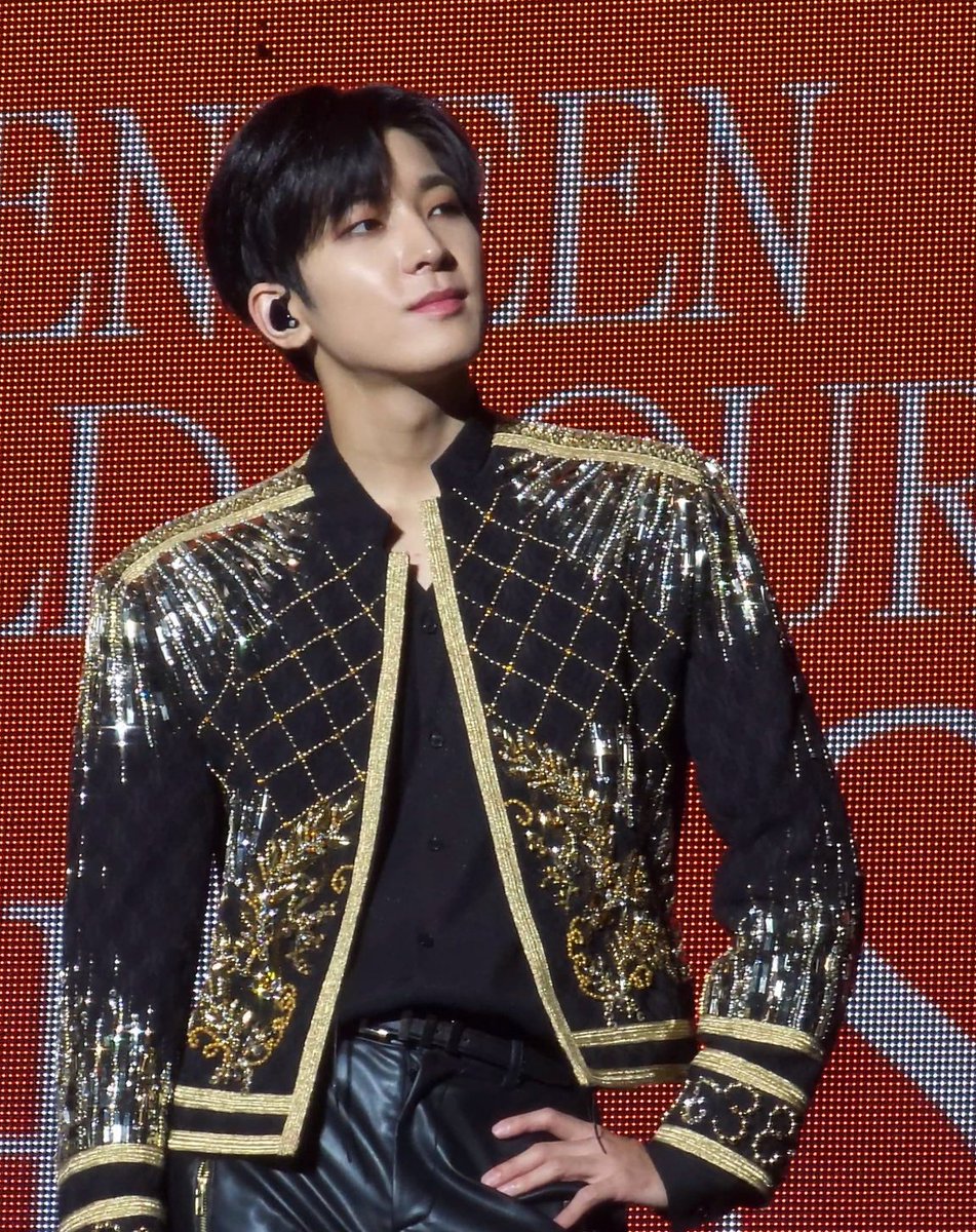 wonubliss's tweet photo. wonwoo 🥹🖤🫠 https://t.co/9V4DN23iVl