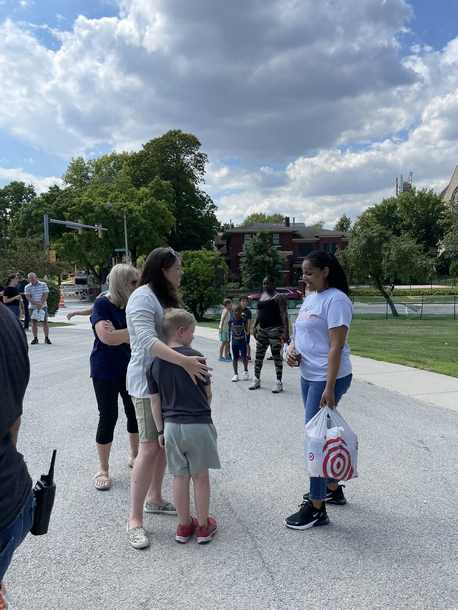 Beautiful afternoon for the Hatch meet and greet! So much excitement for our first day! #d97joy #myd97 #hatchtigers <a href="/OakPark97/">Oak Park District 97</a> <a href="/SarahSmendez/">Sarah Mendez</a>