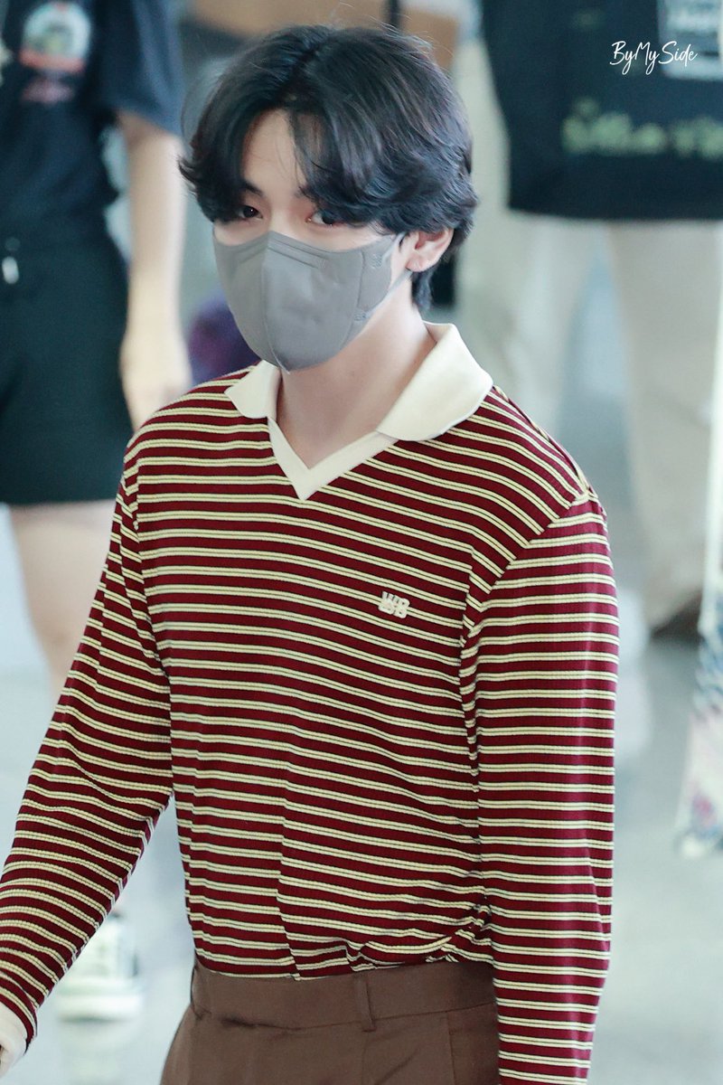 vworld301's tweet photo. Thread:_
Taehyung at the airport 🛫
HAVE A SAFE FLIGHT TAEHYUNG https://t.co/iup7ZseuTs
