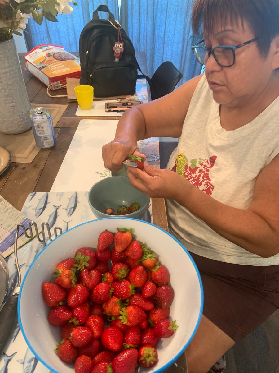 MarlaMarie14's tweet photo. Second session of learning to can with Mrs. Prium!!! I love learning these new skills and I’m now getting the hang of it 🍓🫐 #jam #canning #straberry #blueberry #Raspberry #blackberry https://t.co/niL75Nyr8n