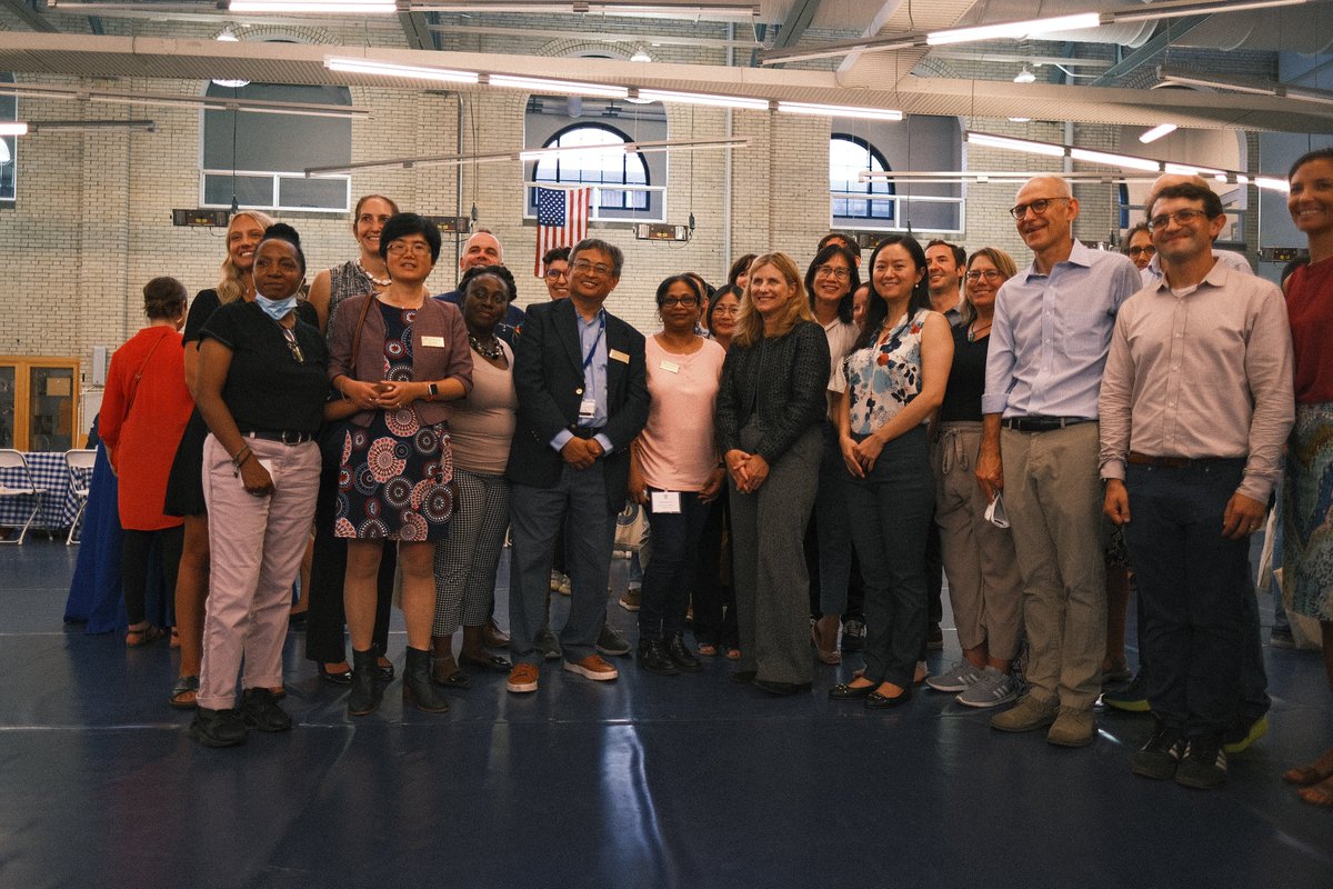 isss_penn's tweet photo. Grateful for seeing new international students meet each other, enjoy food and games at the welcome picnic! And thank you, president Magill, for coming to meet international students and members of ISSS, and to make the Penn international community a more welcoming and warm place https://t.co/1lAL9d8YHm