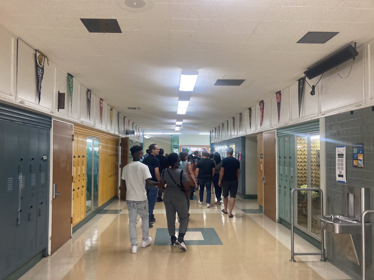 Ms_View_'s tweet photo. Freshmen Parent Orientation!! We are excited for the Class of 2026!! #jackrabbits #scholarsandchampions @ItsonAndrea @juliesparksj @puthdaprince @polyjackrabbits @mcrowderjones https://t.co/AlSfEvICgC