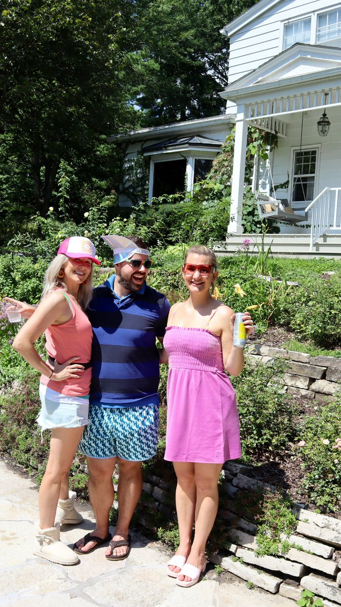JCtheQueenTV's tweet photo. The #y2kpoolparty was a total success. #cacklingqueens #genericsuburbangay #poppedcollars #2000sRewind #realworlddesmoines https://t.co/FtltaIdy62