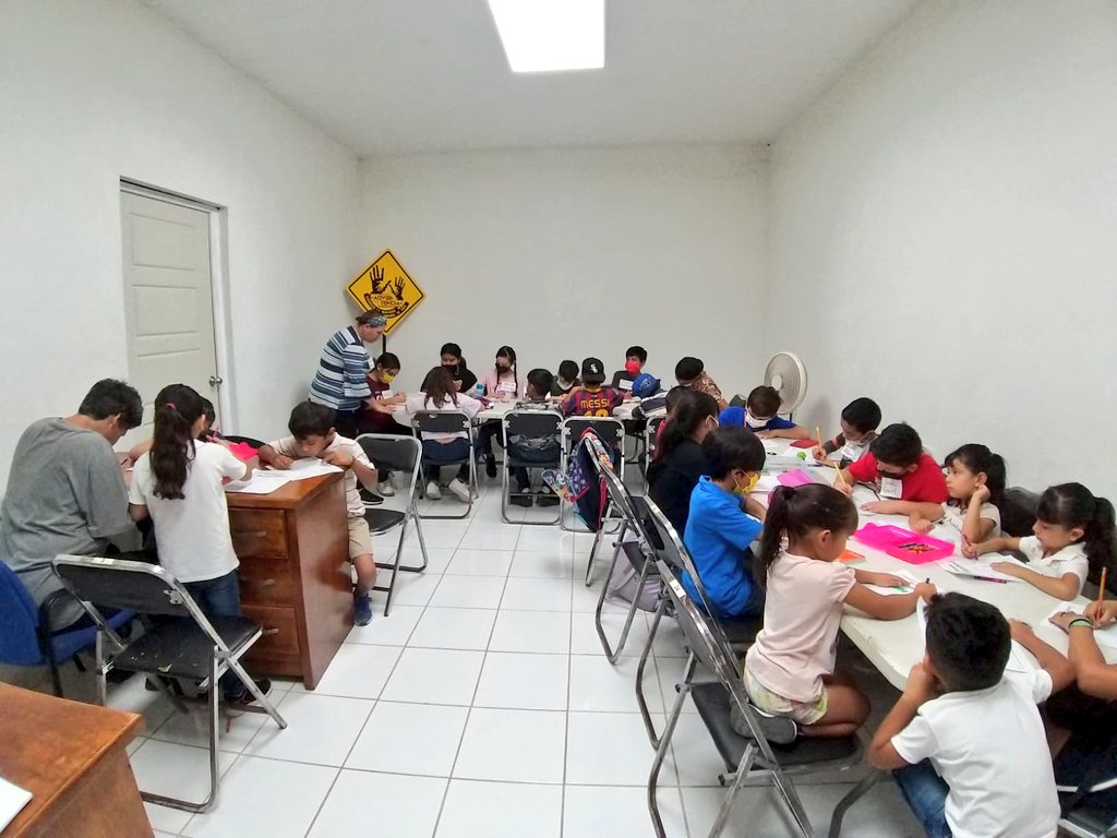 Tato_NK's tweet photo. Sabelotodo de Twitter vengase al centro comunitario, necesitamos ayuda para nivelar en lectura y matemáticas a los niños del barrio. 
@AmoryConviccion https://t.co/u8LznHeZiZ