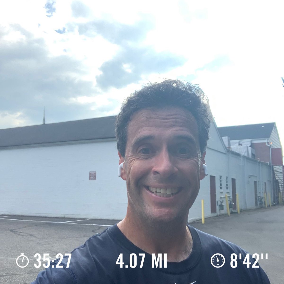 dmv1332's tweet photo. Ran 4.07 miles with Nike Run Club so @spotify you sucked today, but my ankles although stiff didn’t really hurt so that’s a score!! #playspotify #justplay #randibandanas #teamrandibandanas #pegasus38 #tuesdaybaby #dripping https://t.co/MDkiYP05Q8