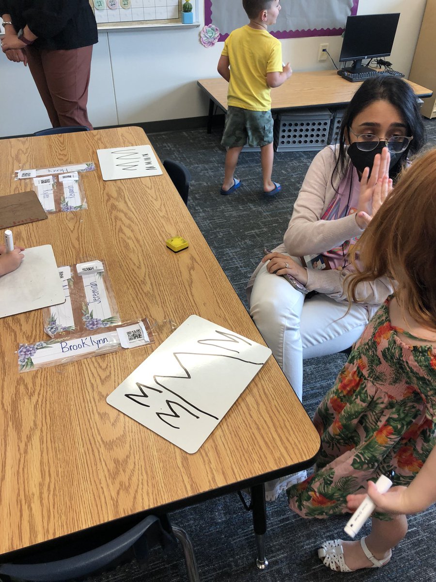 um_BARELA's tweet photo. We love when @sarahwaller81 visits and demonstrates a phonics lesson with our mascot, Mabel! @OgleElem #fisdmadetoshine https://t.co/fBA3XUZtnN