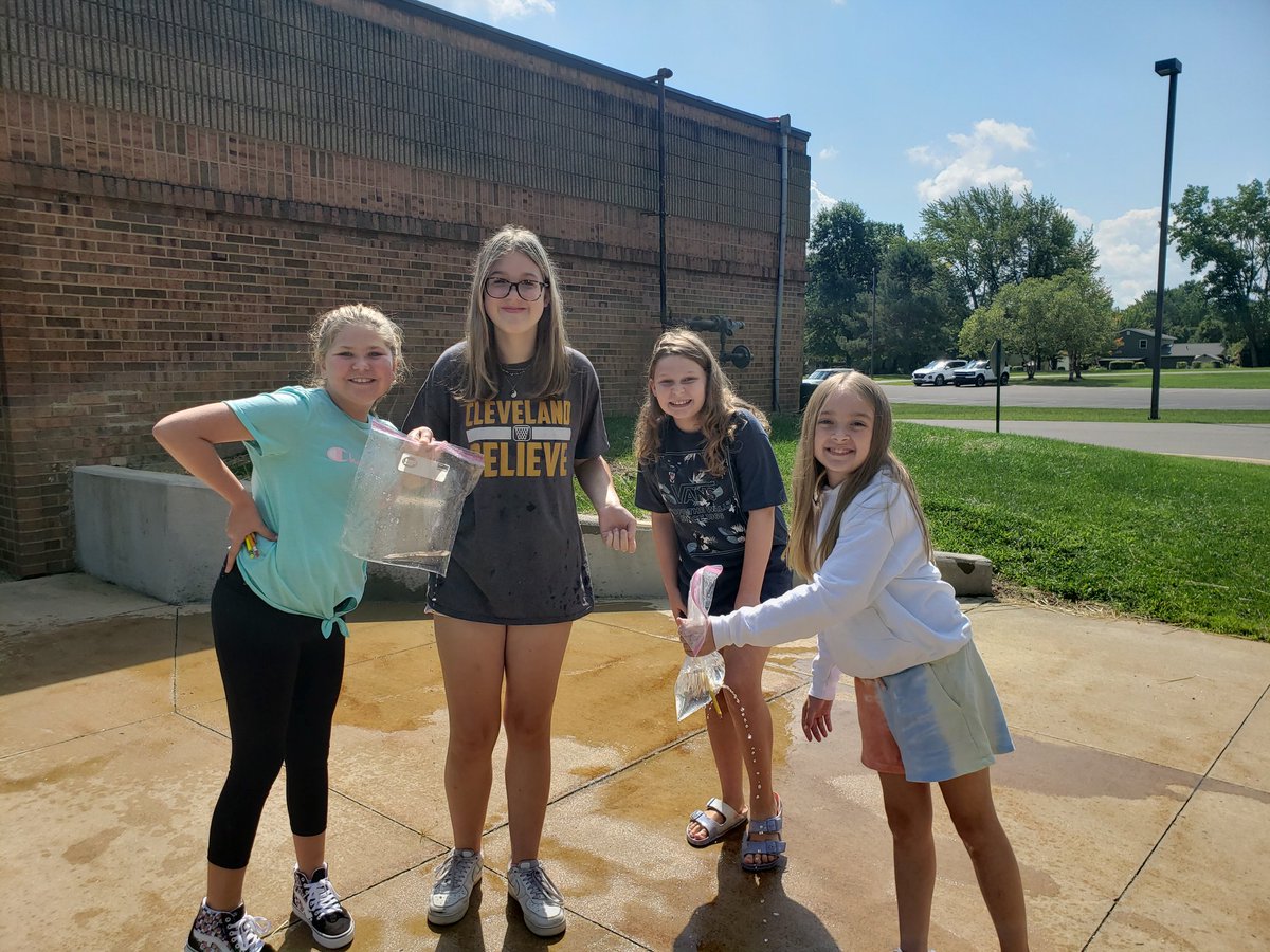 BCSspiker's tweet photo. Is it magic or is it science? The water doesn't leak out of a plastic bag when you stab a pencil through a bag! #polymers @BCSDMemorial @MannKati https://t.co/kwoiE4UzTs