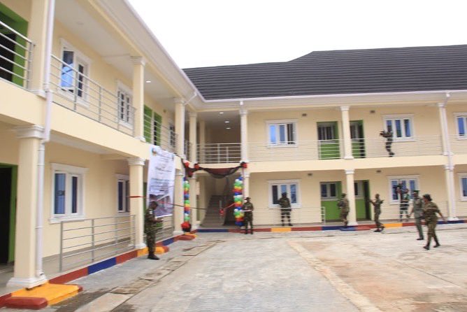 HQNigerianArmy's tweet photo. GOV SANWO OLU URGES NA TO SUSTAIN EFFICIENT TRAINING TO ENHANCE FIGHT AGAINST SECURITY CHALLENGES... As COAS Inaugurates Welfare projects https://t.co/zeDBrKN3pM https://t.co/RKWj2Li6qH