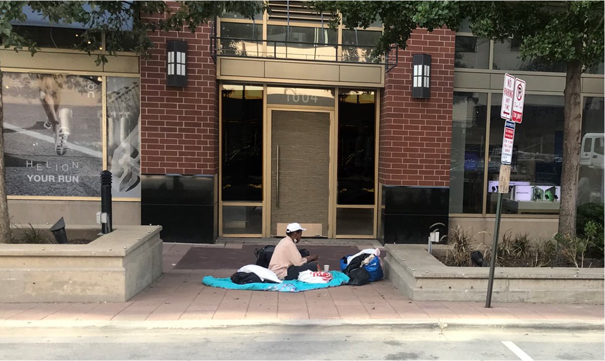 JohnEva80776257's tweet photo. Today at 3:45 PM on Sherman Ave. in the heart of downtown Evanston. 

If any new retailer is checking out my town I sure hope they don't see this.

@EvanstonChamber
@EvanstonNow
@EvRoundTable
@DowntwnEvanston 
@CityofEvanston https://t.co/a2W8ofnER3