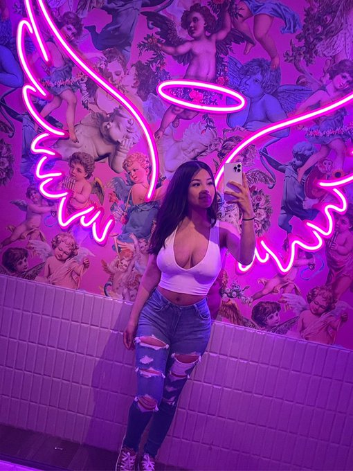 Watch VANE's leaked NSFW photo on TwXstars