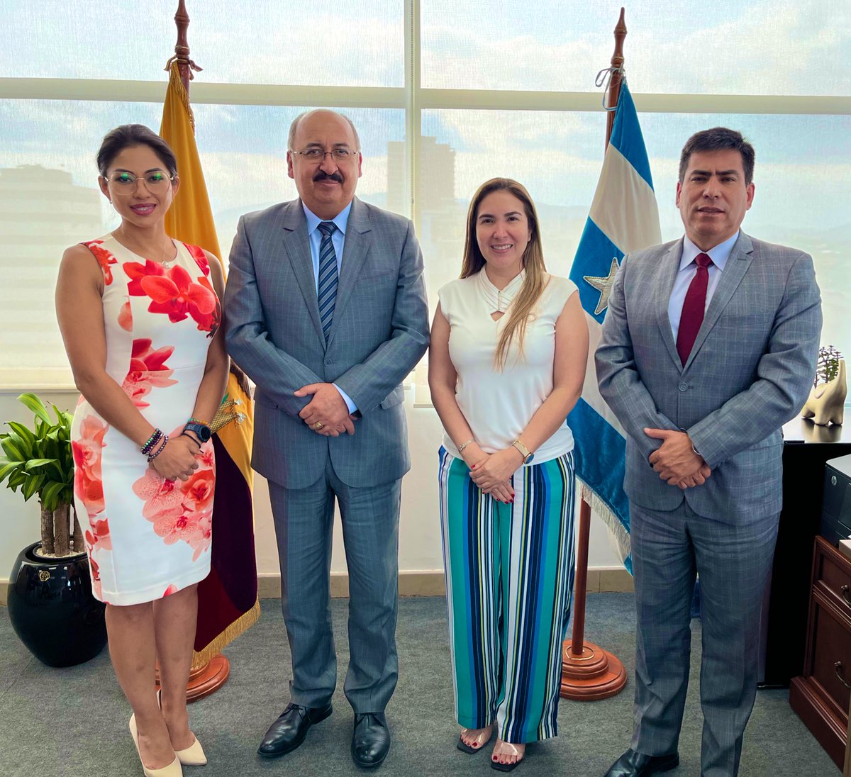 CorteGuayas's tweet photo. #AGENDA 🗓 |  @FabiGallardoR mantuvo reunión con el Director General del Servicio Nacional de Medicina Legal y Ciencias Forenses (@ForensesEC) en relación a la asistencia de peritos a las audiencias de juzgamiento. 📑 https://t.co/1M82UeqtPg