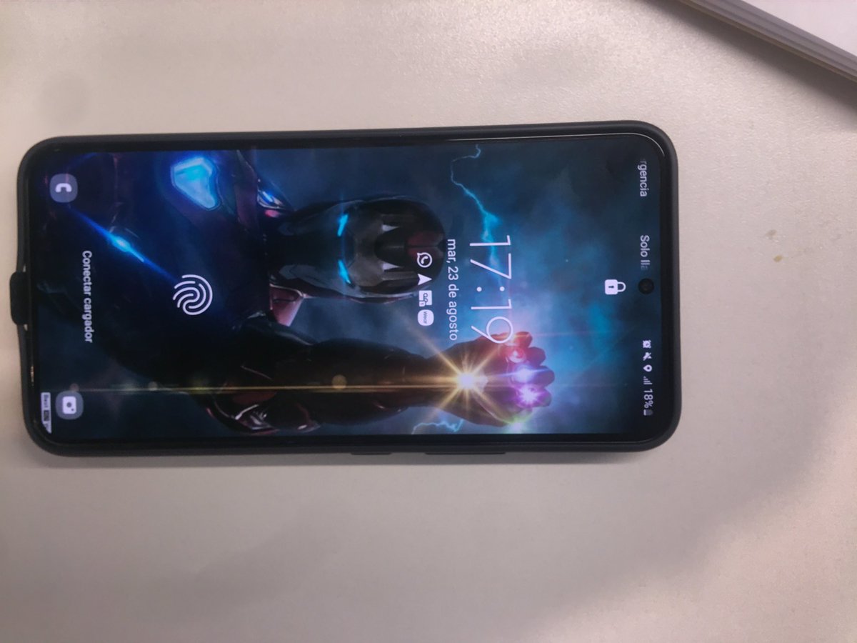 fakeronald18's tweet photo. Hoy encontré este celular en la torre 1 del Paseo la Galería, Favor RT hasta poder llegar a su dueño. https://t.co/cqH50NfsYz