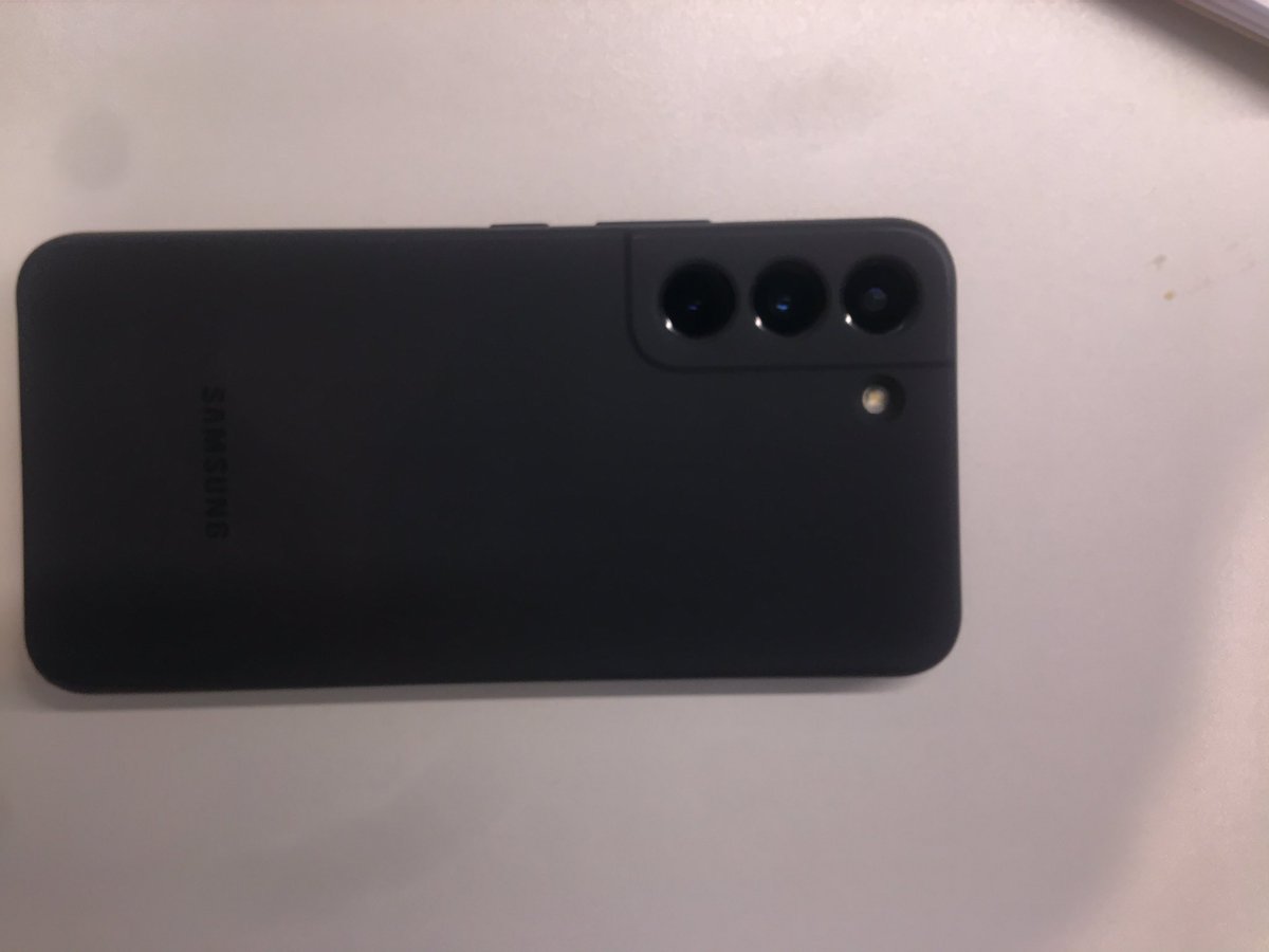 fakeronald18's tweet photo. Hoy encontré este celular en la torre 1 del Paseo la Galería, Favor RT hasta poder llegar a su dueño. https://t.co/cqH50NfsYz