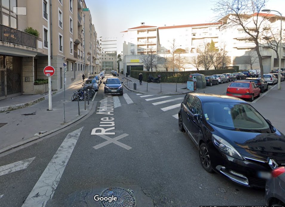 sark_69's tweet photo. Je prédis la création cette nuit, d'un contre sens vélo rue victorien sardou #lyon7 Preuve que les aménagements de merde sont fait la nuit #vitton. Le passage de lyon en @ville_30 et l'obligation de créer des contre sens partout est vraiment la pire chose qui arrive aux cyclistes https://t.co/nlMvcLTorU
