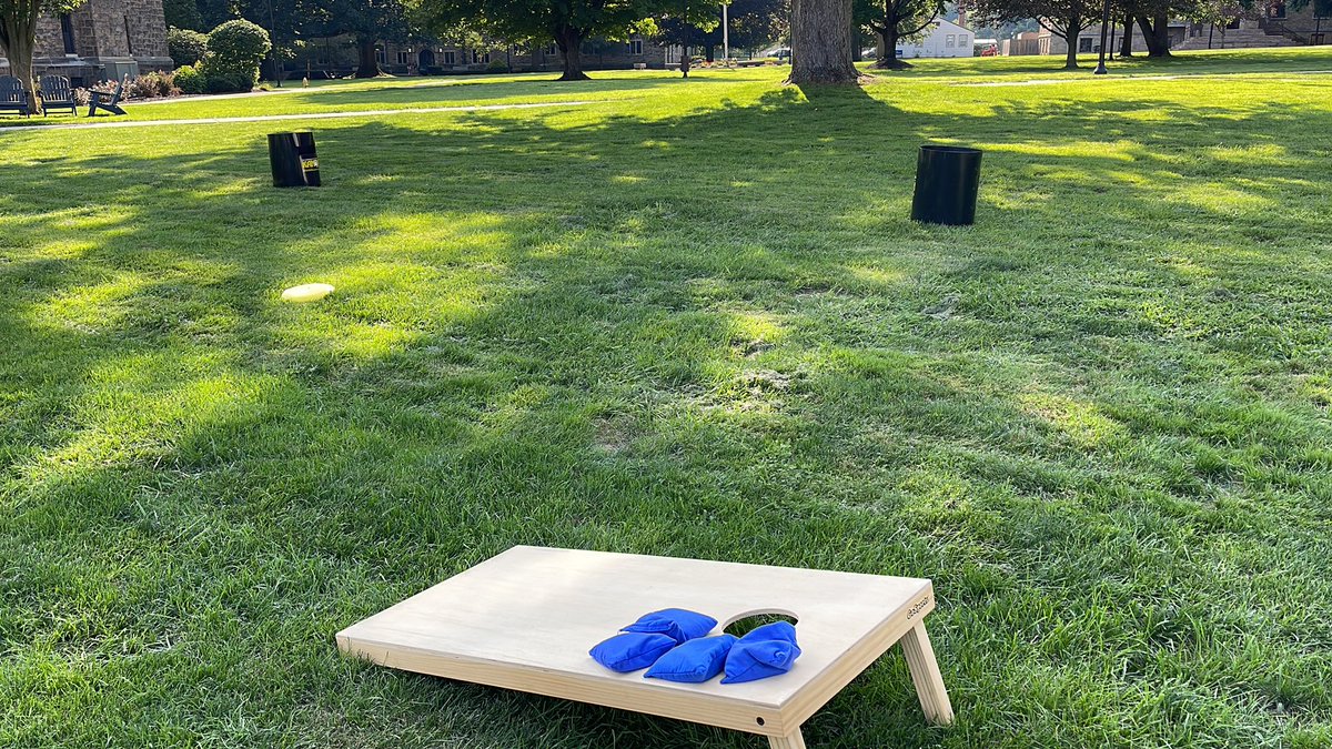 WCrecsports's tweet photo. It’s a beautiful day to play some lawn games. Visit the quad right now to play!! https://t.co/FMW3HPlWFj