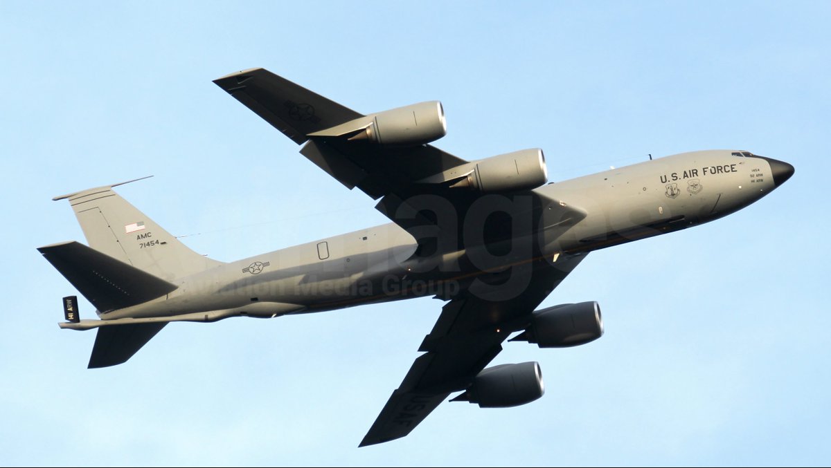 TheSnoopySnoop's tweet photo. Operating over Tillamook from Fairchild AFB at 25,00ft is KC-135 Stratotanker #AE0380 57-1454 USAF @92ARW @141AR
#haveglass #AvGeek #planespotting #milair #airtanker https://t.co/dF7vXSysql