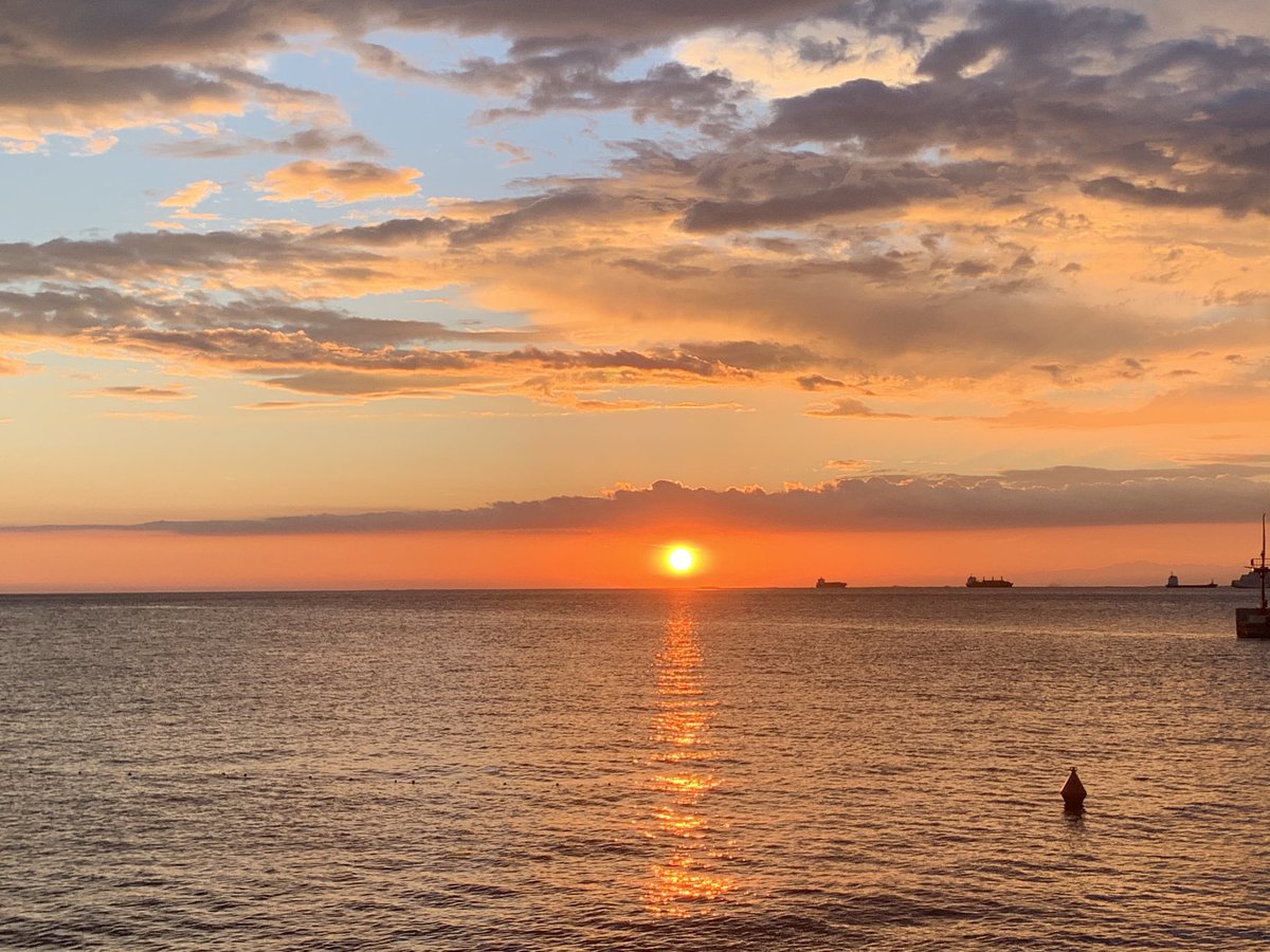 RobertaGasperi1's tweet photo. Tramonto a #Trieste https://t.co/HonruTPPCR