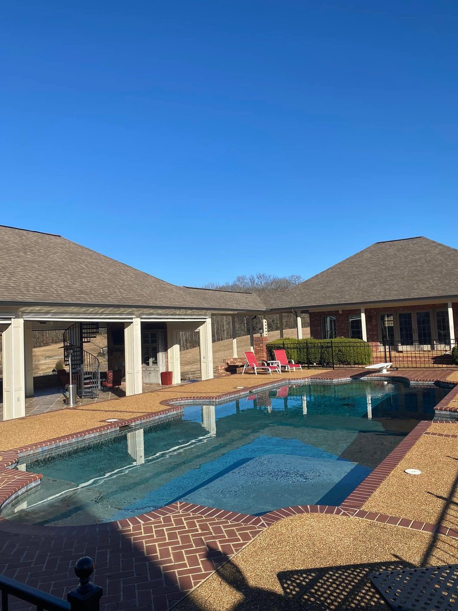 Esquiremoore's tweet photo. A beautiful day at Moore Manor! Call 662-227-9940 to inquire about leasing space for your birthday party, class reunion, family reunion, rehearsal dinner, fishing expedition, bridal shower, bachelor party, corporate retreat, wedding, or wedding reception. #MooreManor #LakeCarlos https://t.co/7lasOxh05j