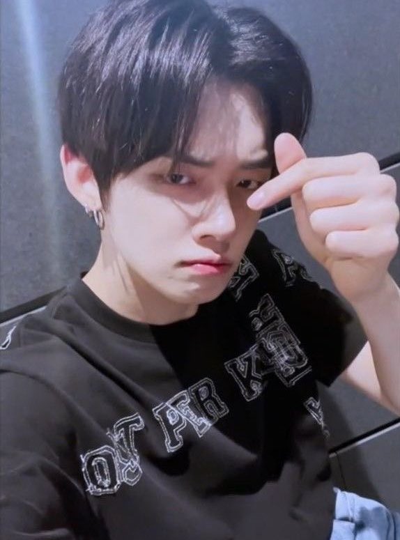 meowchieves's tweet image. 'you will take my love, take it!!!!' *aggressively*