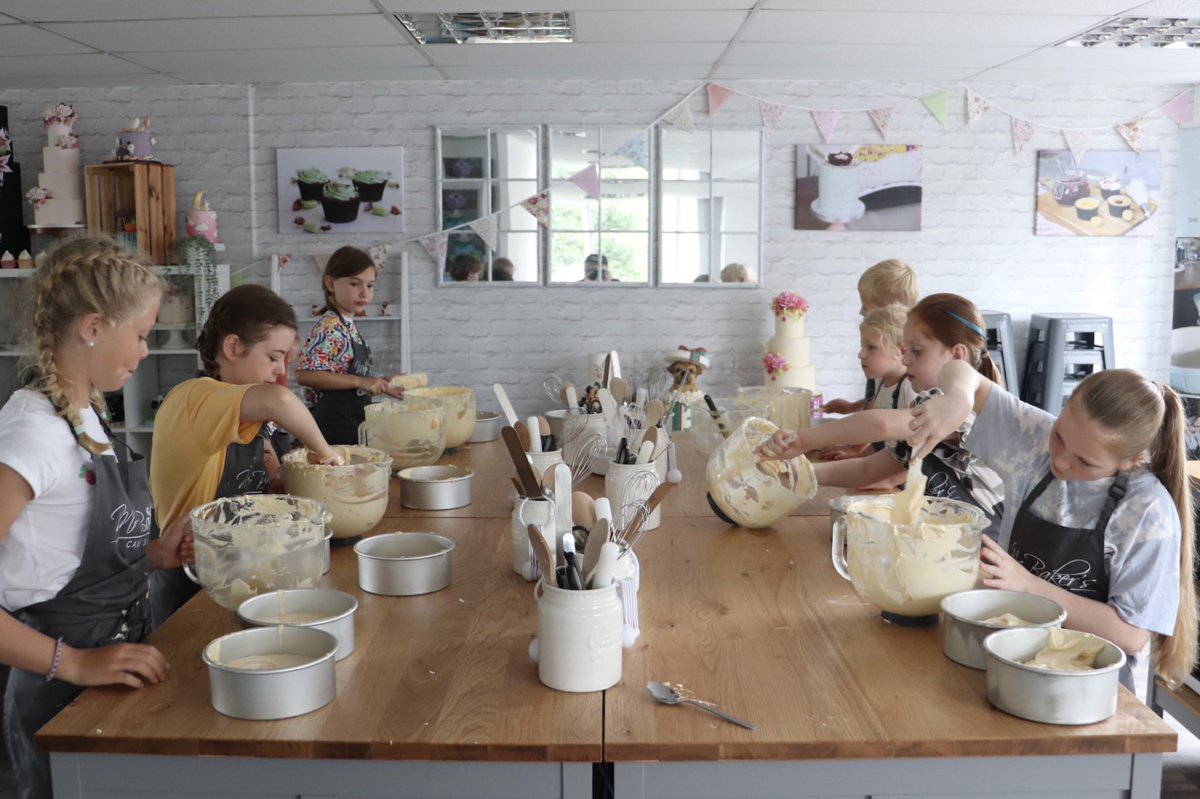 RobBGUK's tweet photo. It’s a full house for our final week of playscheme fun and I’m already looking forward to seeing the amazing ‘Under the Sea’ cakes this fabulous bunch will whip up…
#bakingclass #cakedecoratingclass #summerholidays #playscheme #holidayplayscheme https://t.co/t5DlRqIVG4