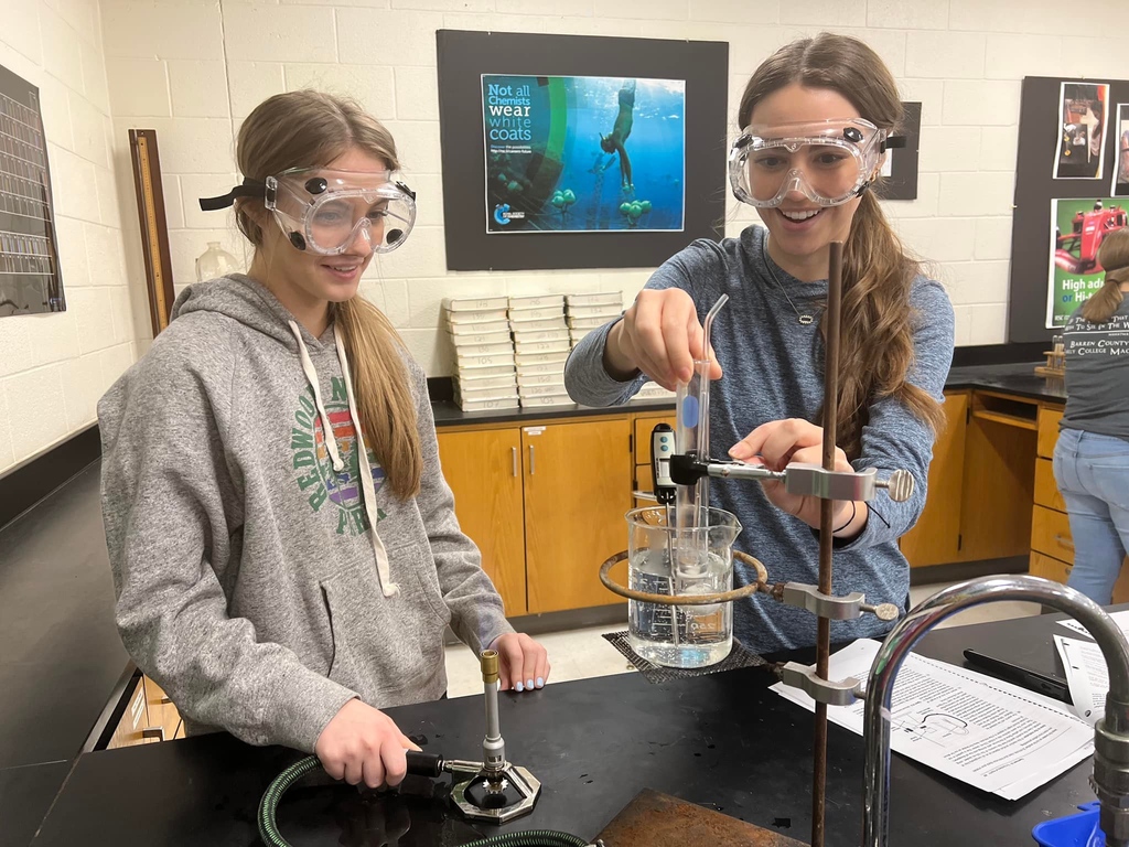 barrenschools's tweet photo. #TeamworkTuesday - Together is better, even for WKU Chemistry labs...Did you know 1/3 of all BC graduates with over semester of college credit? #WhereOpportunitiesCreateSuccess #WeareBC https://t.co/nGKOBL4h9A