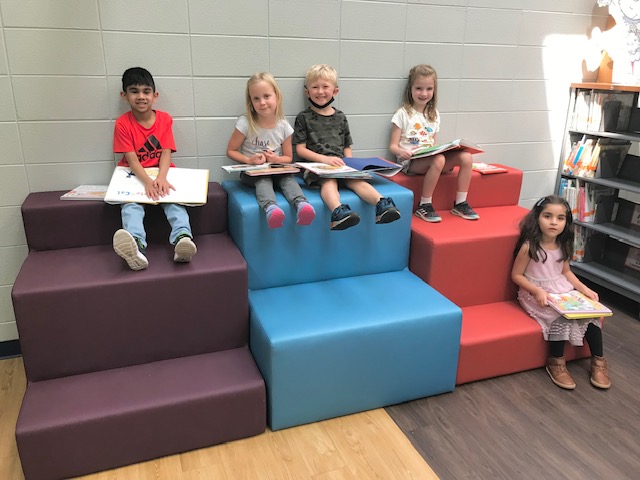 washcusd200's tweet photo. Thanks again to our PTA for adding to our LLC soft seating! Our students loved trying it out during their first LLC visit of the school year! #backtoschool #YourCommunitySchools https://t.co/qOSL00WgSc