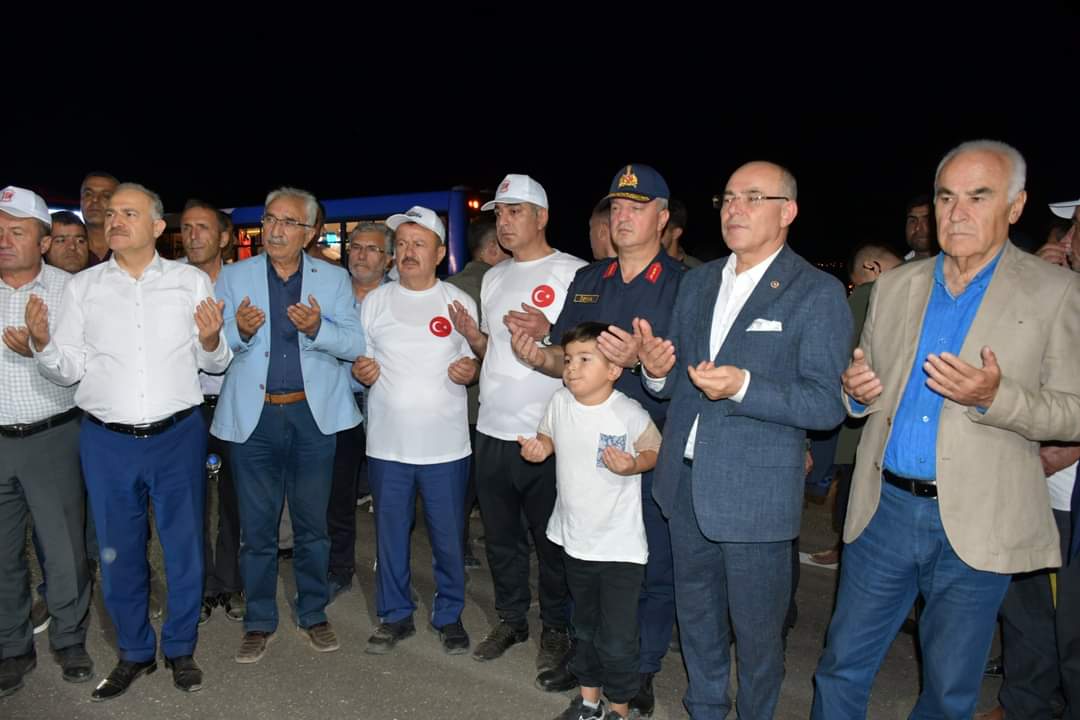 Sakarya Meydan Muharebesi’nin 101. yılında, Son Kale Haymana topraklarında destan yazan ecdadın izinde o günkü ruh ve heyecanla elimizde meşaleler, dilimizde dualar ve marşlarla yürüdük.