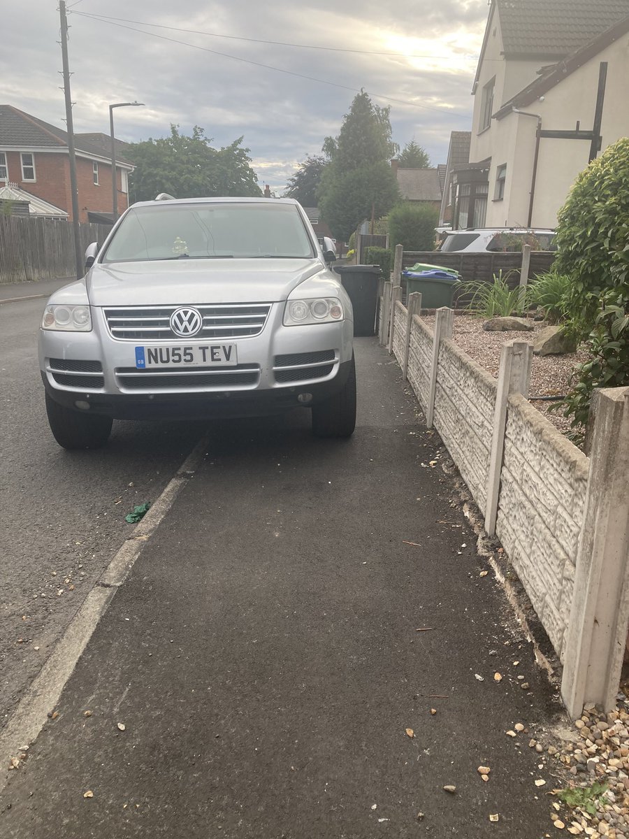 selfishparkers's tweet photo. Didn’t even try.
Cox’s lane, Old Hill, Cradley heath. Notorious for speeding so using the road is dangerous.
@YPLAC #pavementparking #illegalparking #selfishparking #disabledaccess #wheelchairaccess #buggyaccess #ableism #discrimination #towit https://t.co/IUMGOFUHTx
