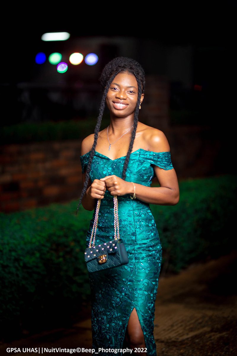 You should smile more, because it confuses people 😹☺️👌🏾.
#nuitvintage #dinner #Emerald #smile