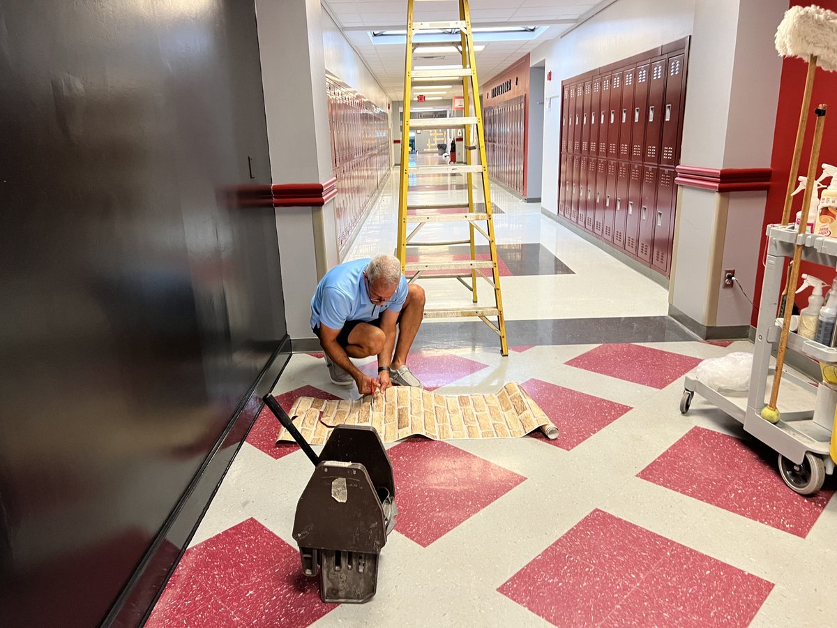 OrefieldMS's tweet photo. Another summer, another project @OrefieldMS. We cut it close, but got it done before Back to School Night. Thanks to everyone who helped. https://t.co/VssDZSfIHO