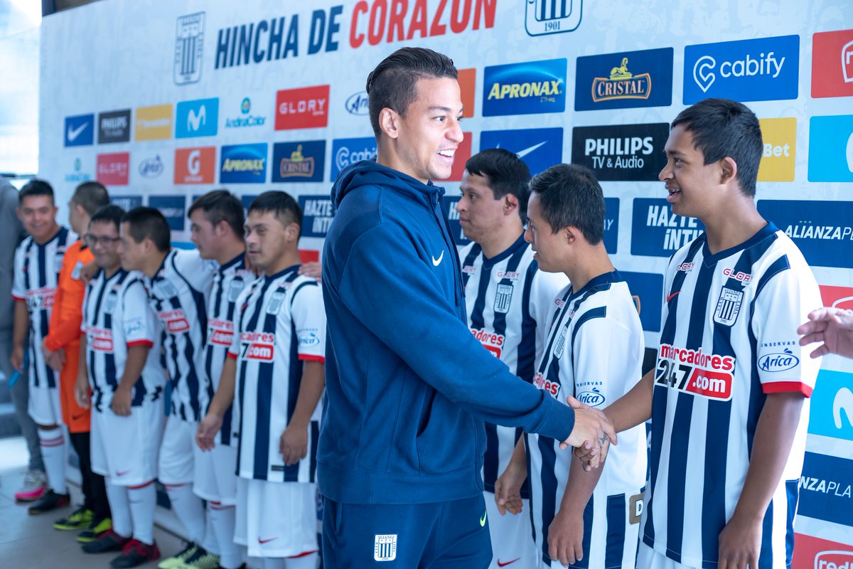 gersoncuba2603's tweet photo. Alianza Lima presentó al equipo masculino de Futsal Down, el cual representará al club en el primer clásico de Futsal Down que se disputará este sábado en el Polideportivo 1 de la Villa Deportiva Nacional. https://t.co/1n2aTuTllh