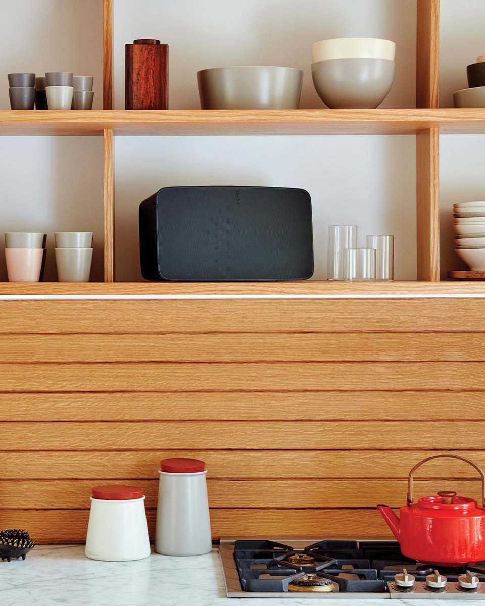 Sonos's tweet photo. Do you prefer to listen to your music in 16-bit or 24-bit? If you're confused, you're not alone. In our Beginner's Guide to Hi-Res Audio, we're breaking down what makes a song "hi-res", which streaming services support it, and how to listen on Sonos. https://t.co/cKMl1m02Jk https://t.co/CodcFJnBql