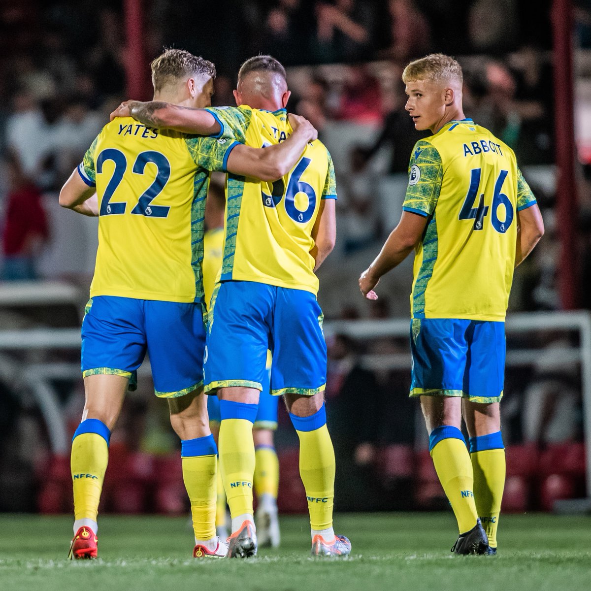 Yatesy knows what it means to these young lads 💛