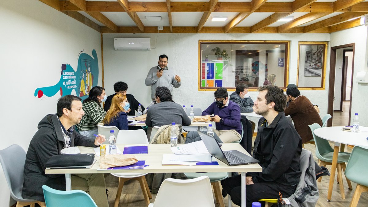 mmanuble's tweet photo. Seremi @_MarioRivas, participó del Startup "Ñuble crece con ciencia", organizado por @SeremiCienciaCS, @EconomiaNuble e @Incubaudec, donde destacamos el trabajo que desarrollan 11 emprendedores y emprendedoras por la #tecnología, #Sustentabilidad y #EconomíaCircular en la región. https://t.co/0FjA9DuTBn