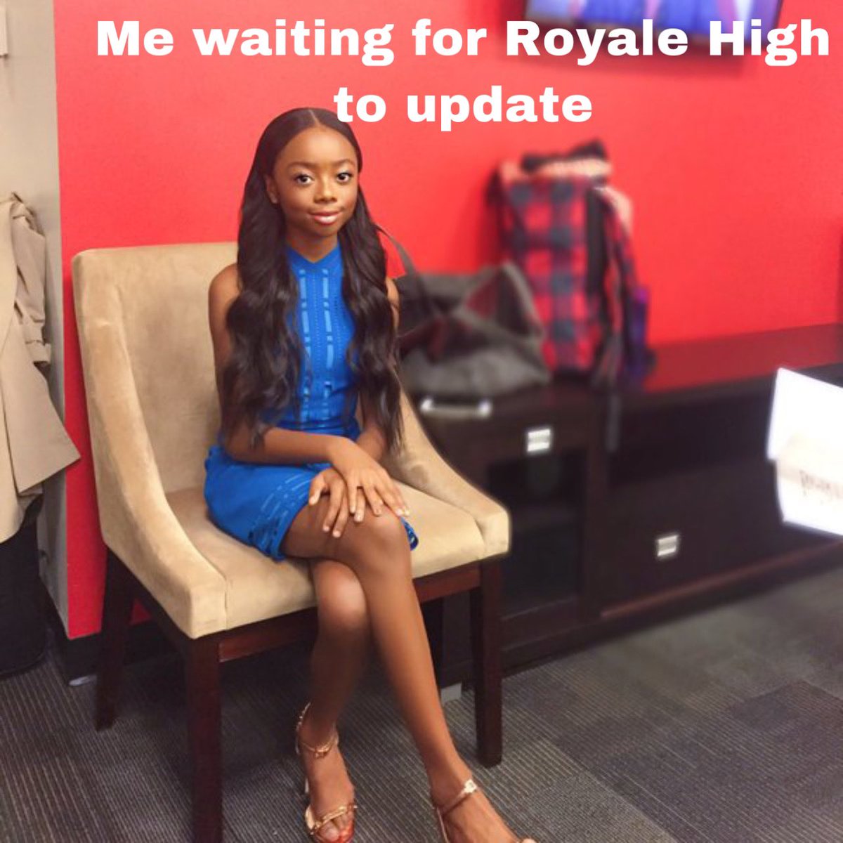 Let’s all tweet this!!😁 we are in a drought and I am BORED #RoyaleHighPlsUpdateBecauseIcantWaitAnymore