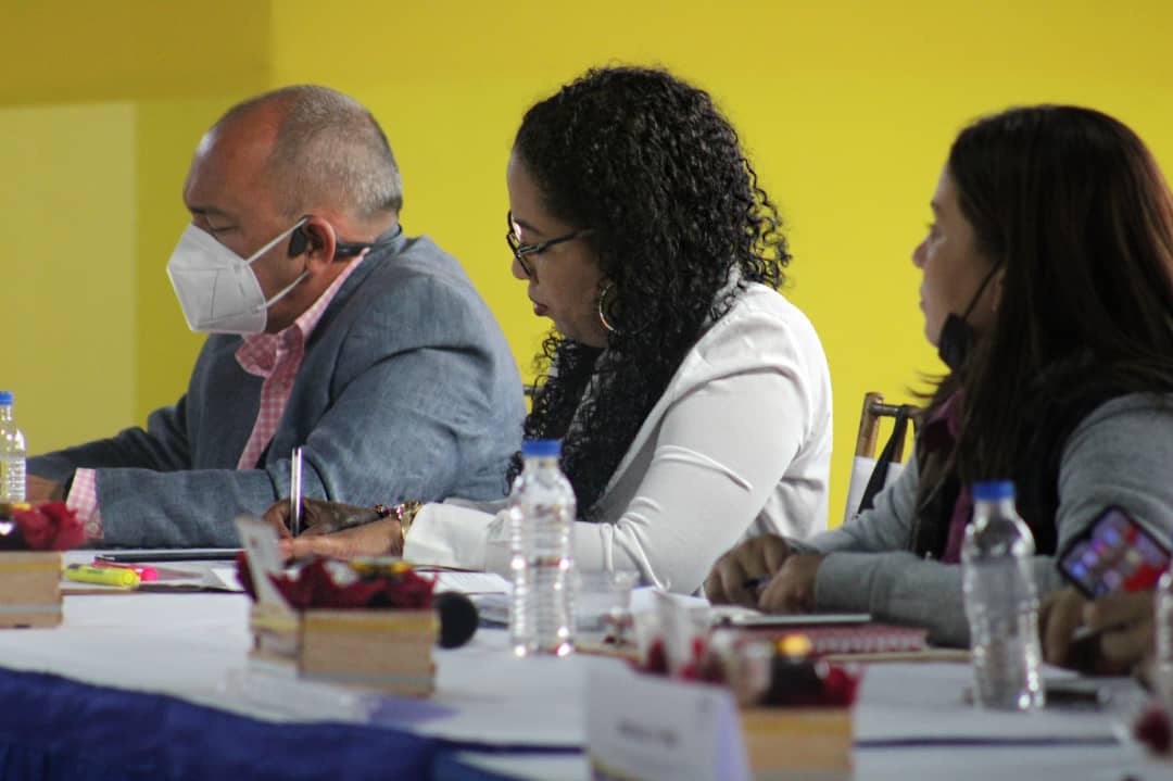 d_guzmanl's tweet photo. Como todas las semanas, sostuvimos nuestra acostumbrada reunión de la Vice Social, en la sede del Ministerio del Poder Popular para las Comunas y Movimientos Sociales. 

Seguimos trabajando! 

@NicolasMaduro  @ViceSocialT_ve https://t.co/oqvdl8tGqV