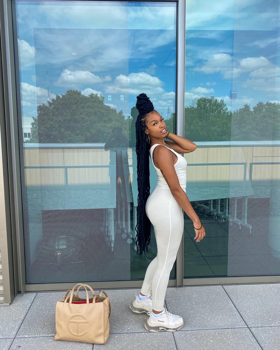 tiabirdd's tweet photo. High demand but very exclusive🤍 https://t.co/Kpngq53Jjj
