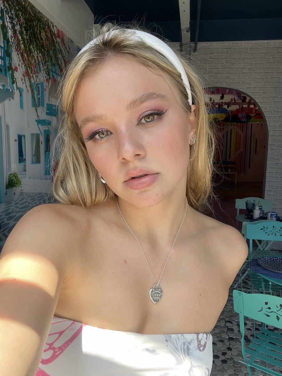 anygcmp's tweet photo. -ˋˏᨎ #NoboryLikeSofya • ˖ * (^‿^✿)

Ninguém é igual Sofya é realmente algo que tira as palavras da minha boca, a Sofya me ajuda ter coragem de dançar e me inspira muito também bastante das coisas que conquistei foi por incentivo dela te amo muito amor  🫶🏻🤍 https://t.co/djf9RHBsnt