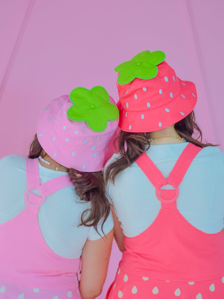 「Strawberry Bucket Hats Pre-orders open t」|Ocean ☆のイラスト