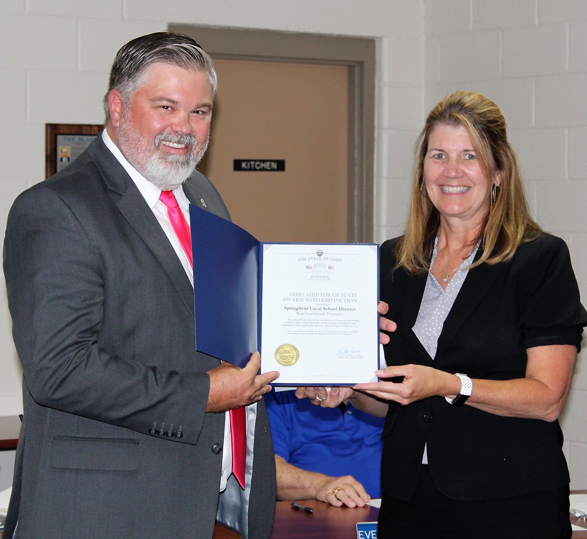 AllThingsBluSF's tweet photo. At #springfieldtrong's 8/2022 Board of Education meeting, Lori Brodie from the Auditor of State's Office presented Treasurer Ryan Lockwood and his staff the Auditor of State Award with Distinction!  Only 3-6% of all annual audits achieve this status (annual achievement for SLS)! https://t.co/AMxkd2JDe2
