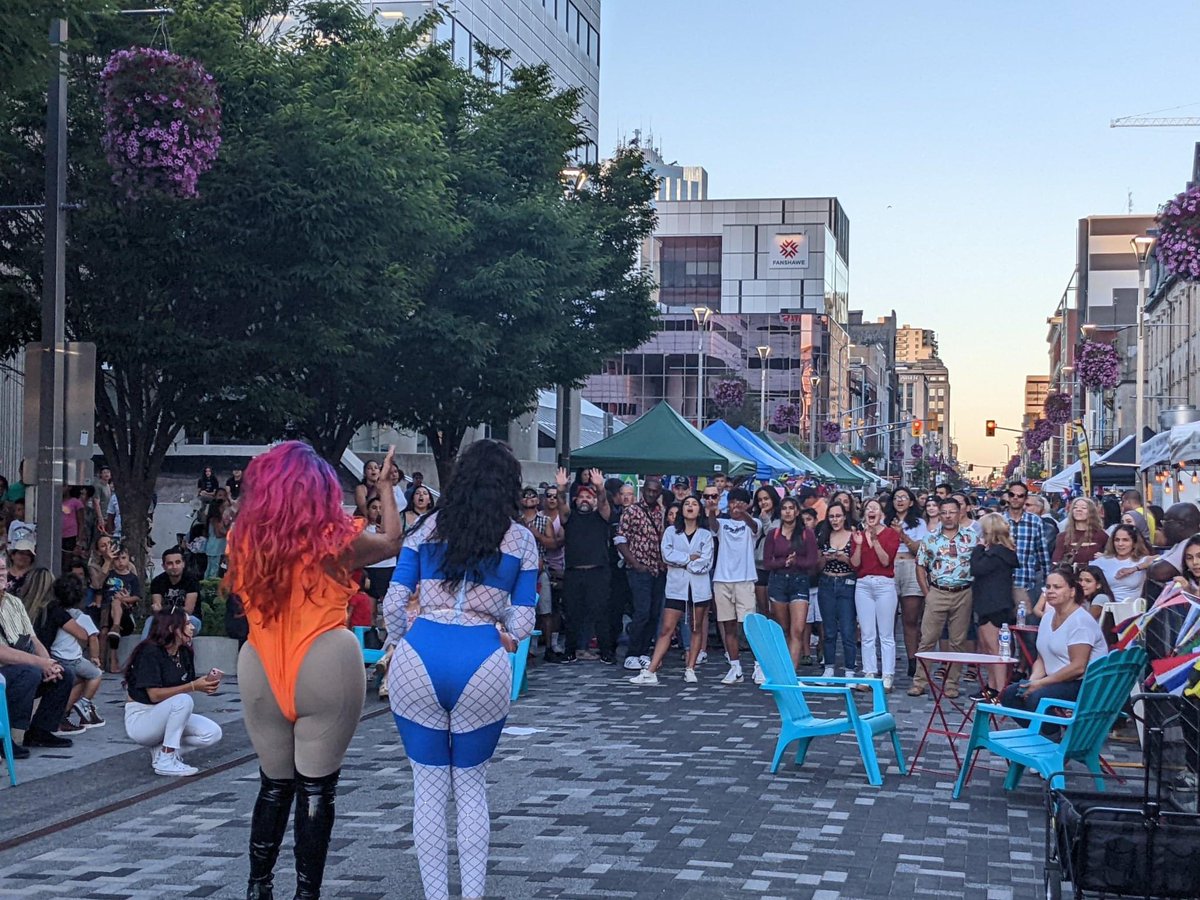 NickiNastasia's tweet photo. A few pics from this past #LatinCommunityFest with my sis @dulcethequeeen! Make sure to follow @culturxlondon on insta & fb to stay up to date with all things latinx in London! 🇸🇻❤️ https://t.co/IPnPmcb3gD