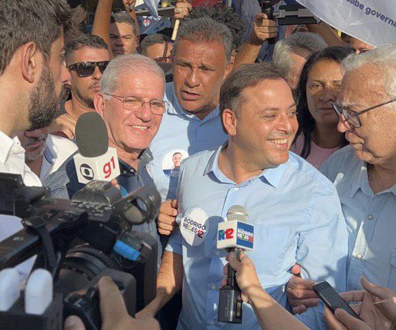 Continuamos as agendas de campanha na Baixada Fluminense, com uma caminhada no Calçadão de São João de Meriti ao lado do nosso futuro governador <a href="/_RodrigoNeves_/">Rodrigo Neves</a>, com o ex-deputado estadual Bruno Correia que preside o PDT na cidade.